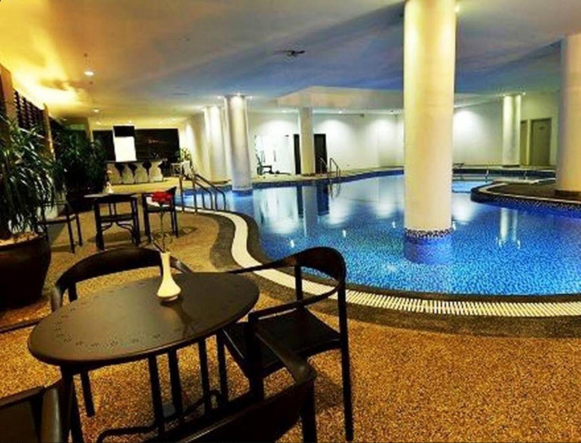 Holiday Villa Hotel y Suites Kota Bharu Exterior foto