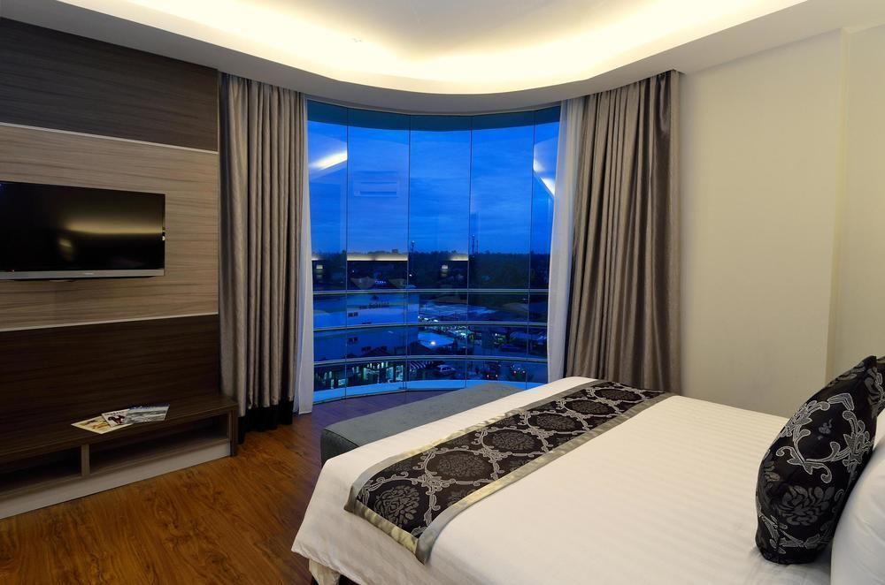 Holiday Villa Hotel y Suites Kota Bharu Exterior foto