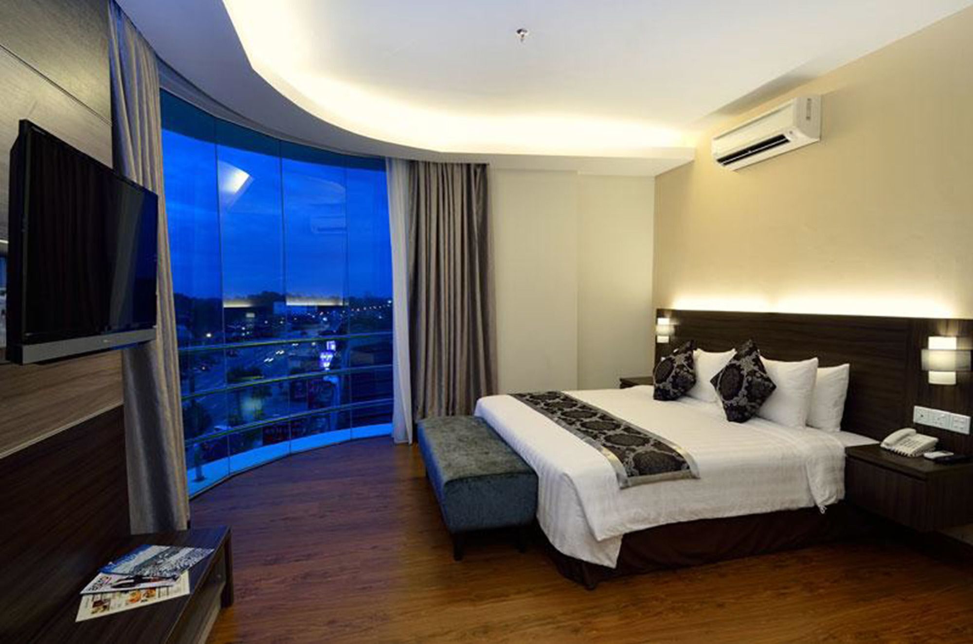 Holiday Villa Hotel y Suites Kota Bharu Exterior foto